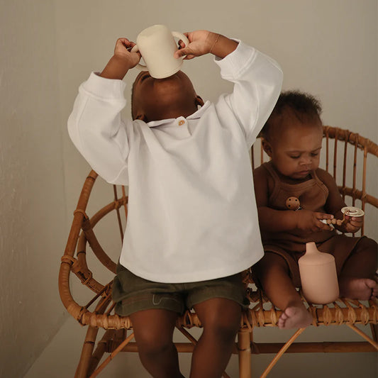 Trinkbecher mit Strohhalm Sand