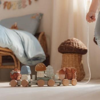 Holzzug mit Steck-Formen Eichhörnchen